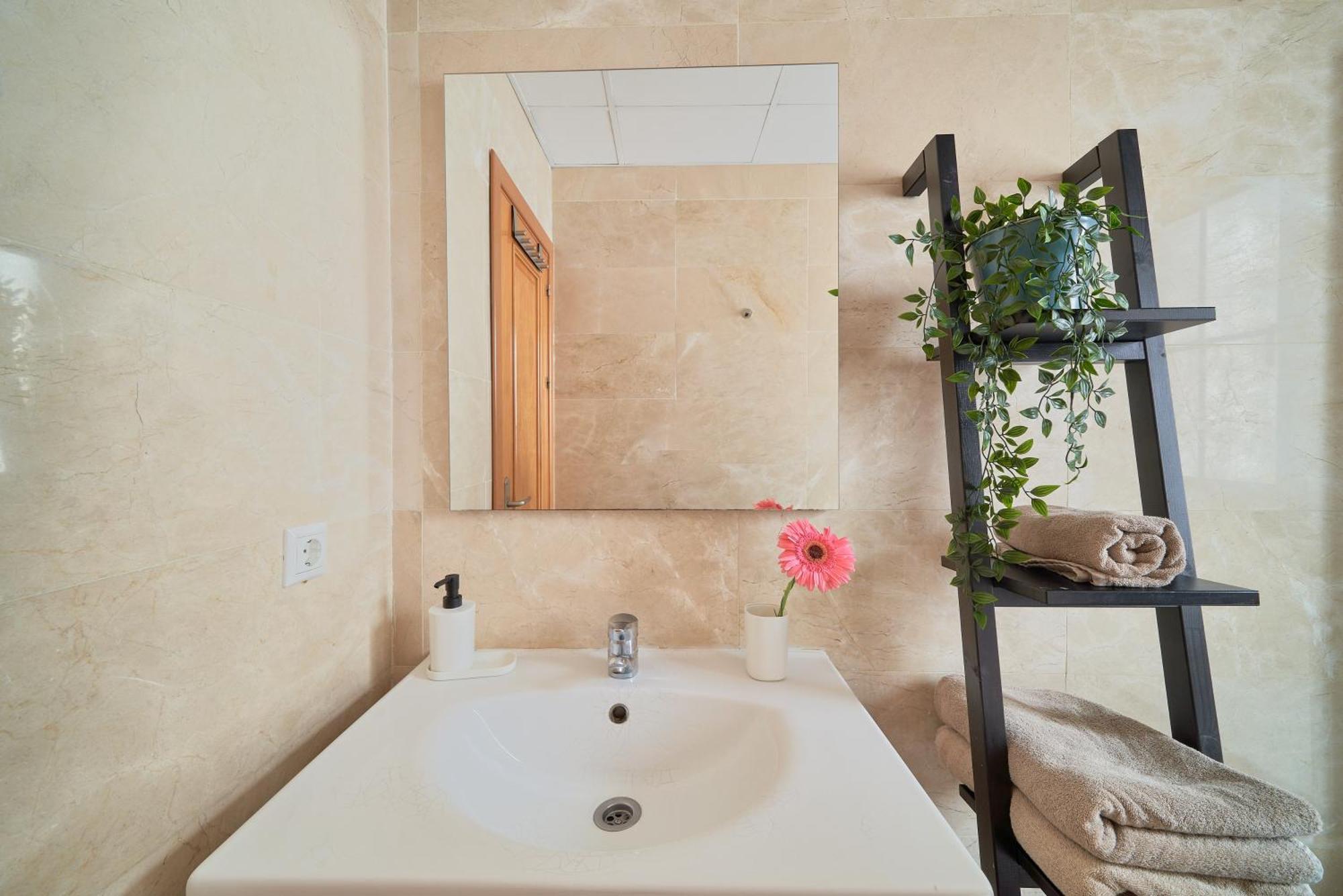 Apartamento En El Centro, Tranquilo Y Luminoso Málaga Eksteriør billede